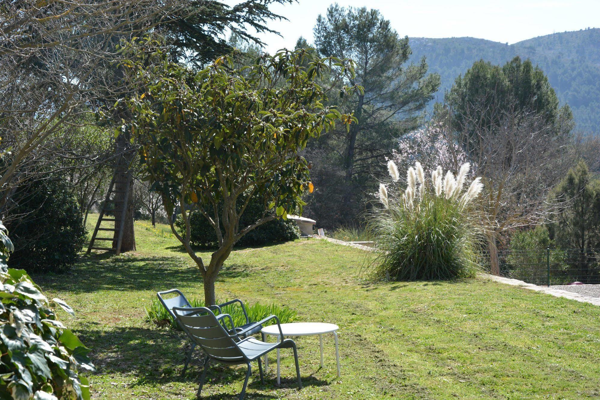 Le Mas Des Aludes La Destrousse Exterior foto